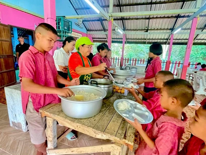 ออกตรวจอาหารกลางวันศูนย์พัฒนาเด็กเล็กบ้านสกล และโรงเรียนบ้านสกล